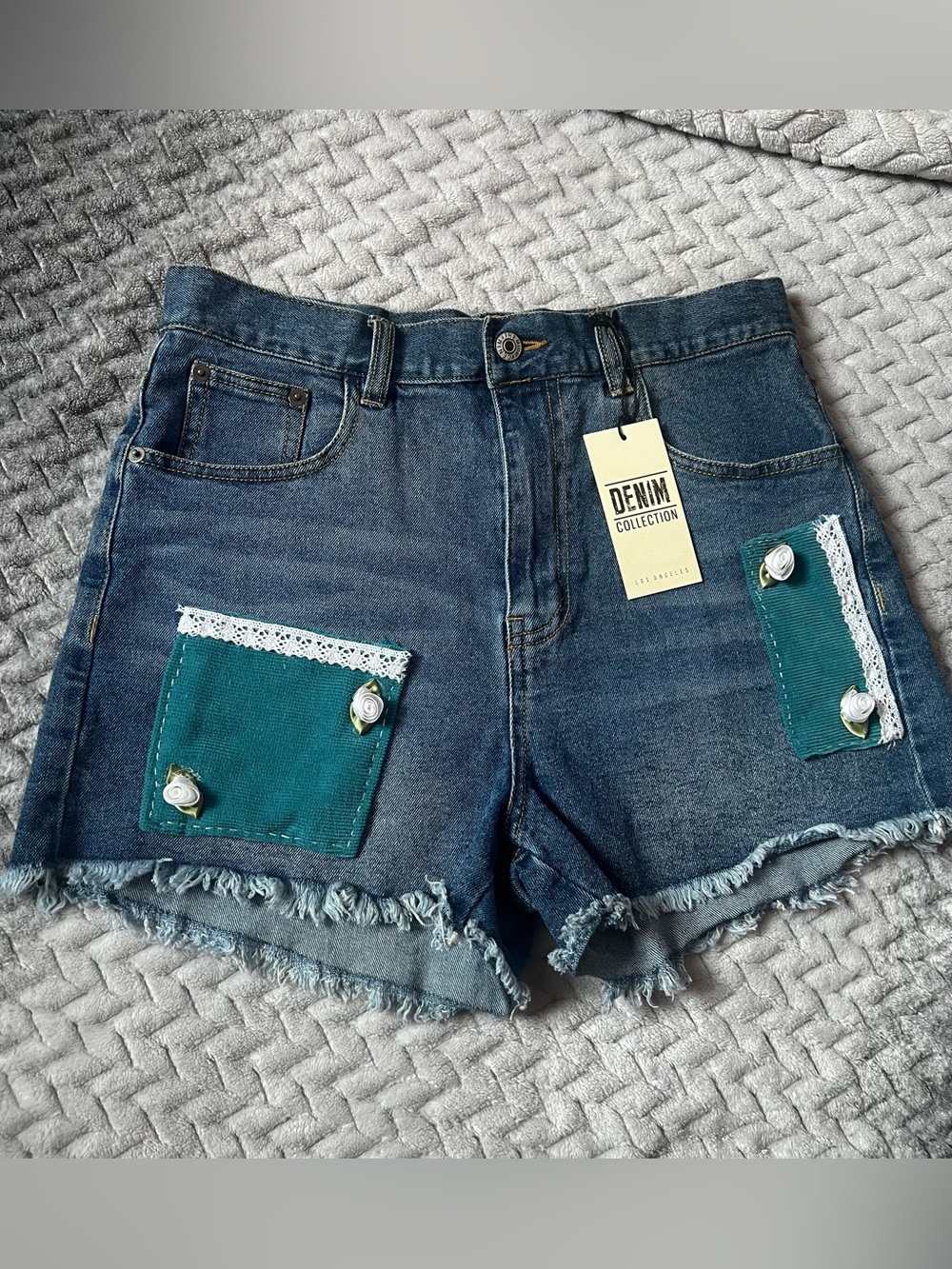Love Tree Dark Blue Denim custom Shorts women’s size Medium NWT.